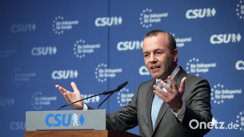 Manfred Weber hält im ACC eine leidenschaftliche Wahlkampfrede. Bild: Wolfgang Steinbacher