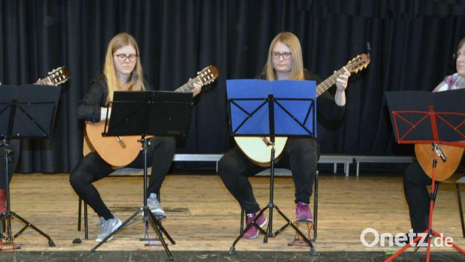 Muttertagskonzert der Kreismusikschule. Gitarrenensemble Rieß. Bild: zch