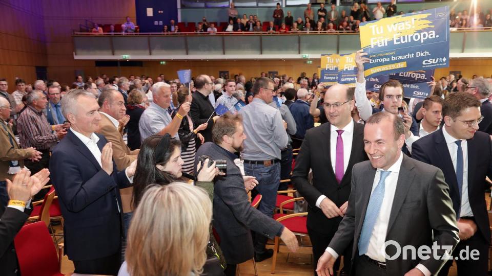 Einzug ins ACC: Europaspitzenkandidat Manfred Weber. Bild: Wolfgang Steinbacher