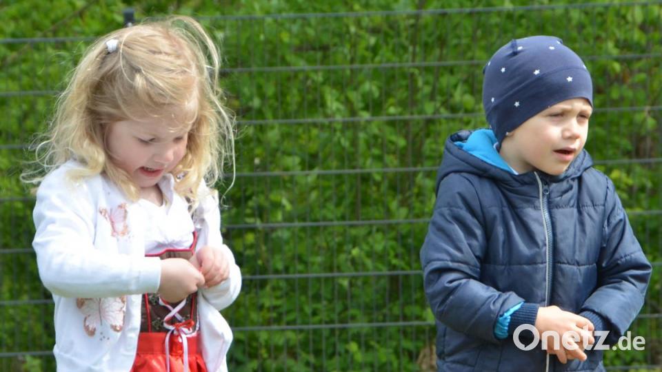 Maifest im städtischen Kindergarten Anton Ferazin in Roggenstein. Bild: dob