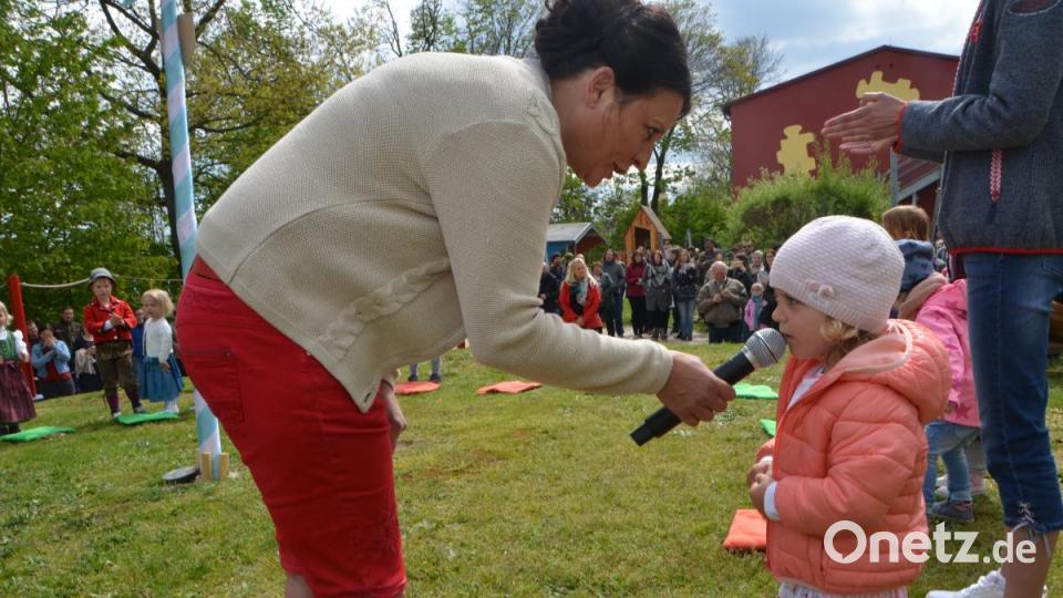 Selbst die Kleinsten waren textsicher beim Maifest und überraschten mit Solos. Bild: dob