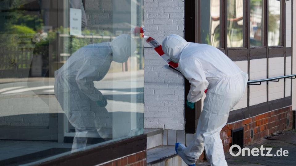 Spurensicherung im niedersächsischen Wittingen, wo ebenfalls zwei Leichen entdeckt worden waren. Bild: Christophe Gateau