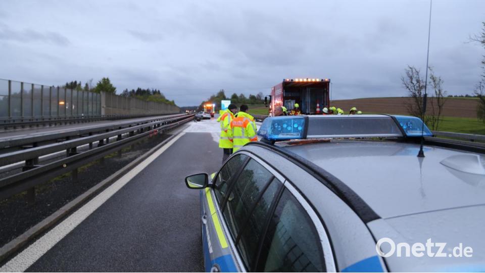 Vier Mal war die tschechische Autofahrerin ersten Informationen der Polizei zufolge gegen die Leitplanken gekracht. Bild: rw