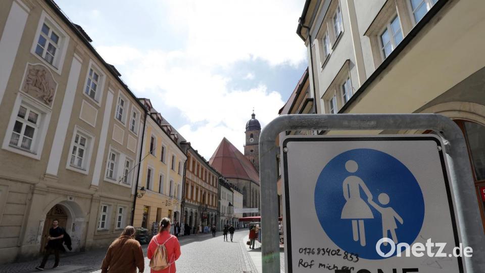 Ab hier ist kein Raum mehr für Autos. Der „volle Fußgänger-Vorrang“ im Zentrum der Altstadt gilt seit 45 Jahren. Bild: Wolfgang Steinbacher