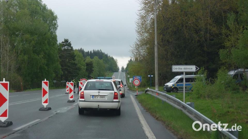 Stop, Policie. Damit waren in den letzten zwei Tagen Einreisende nach Tschechien konfrontiert. Bild: fjo