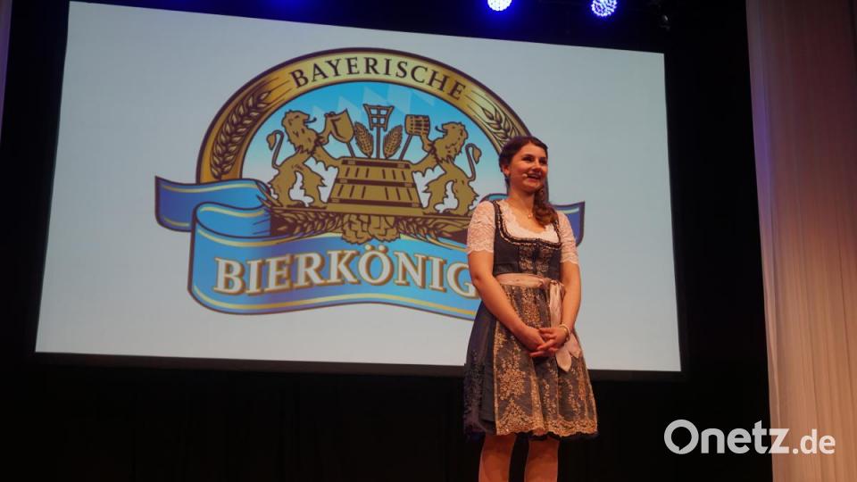 Marina Schicker stellt sich dem Publikum vor. Bild: jut
