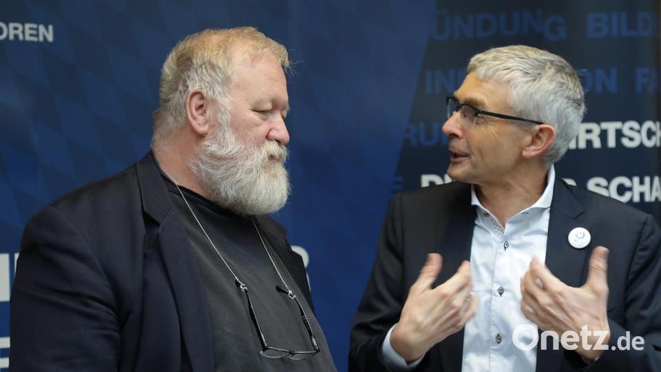 50-Jahr-Feier der Wirtschaftsjunioren mit OTH Kanzler Ludwig von Stern (links) und Dr. Rolf Pfeiffer (Deprag, IHK). Bild: Wolfgang Steinbacher