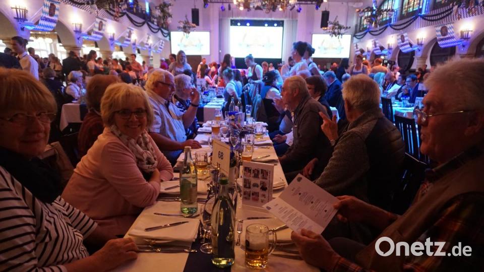 Ein weiterer Teil der Marina-Schicker-Fangruppe. Bild: jut