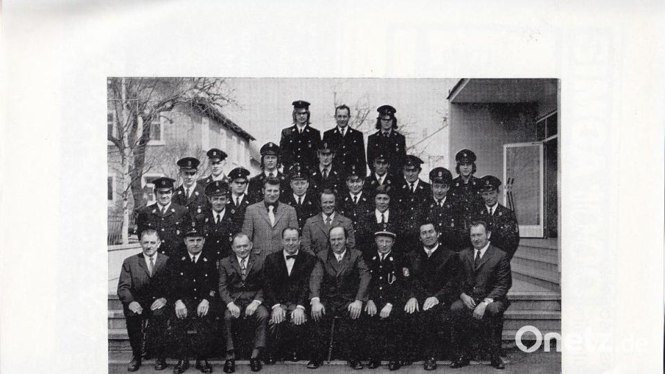 Die Aufnahme zeigt den Festausschuss 1973 zum 100. Gründungsjubiläum der Kulmainer Feuerwehr. Repro: ak