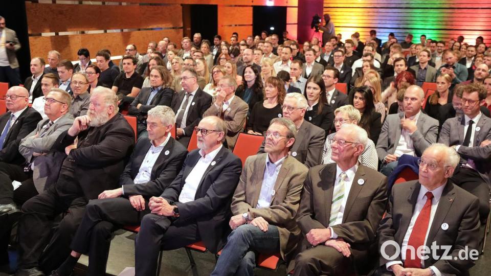 In der ersten Reihe nahmen Ehrengäste und Gründungsmitglieder Platz. Bild: Wolfgang Steinbacher