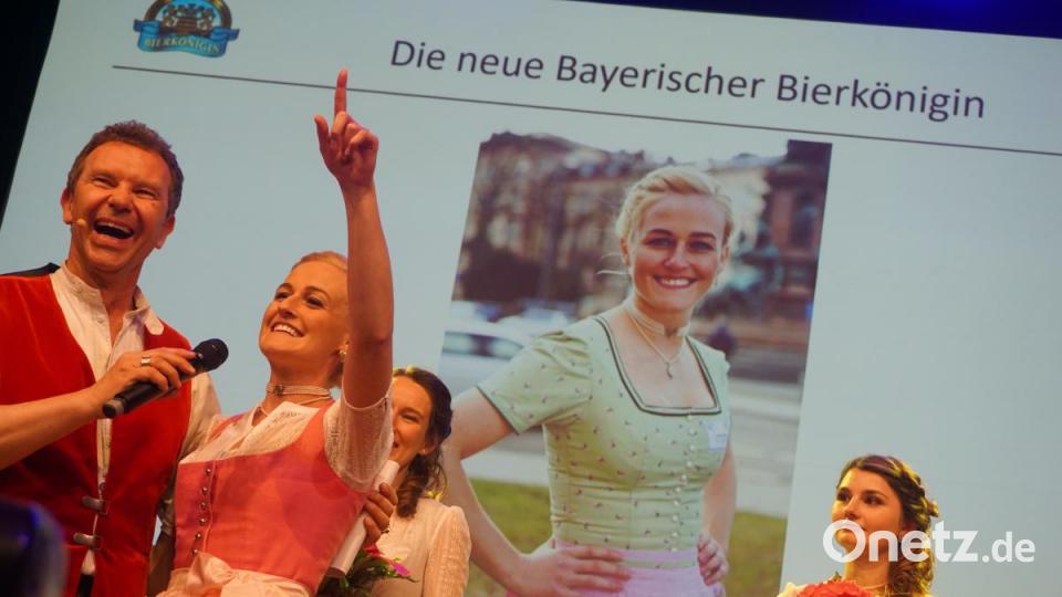Zur bayerischen Bierkönigin wurde Veronika Ettstaller gewählt. Auf Platz drei landete Marina Schicker aus Waldsassen (rechts). Bild: jut