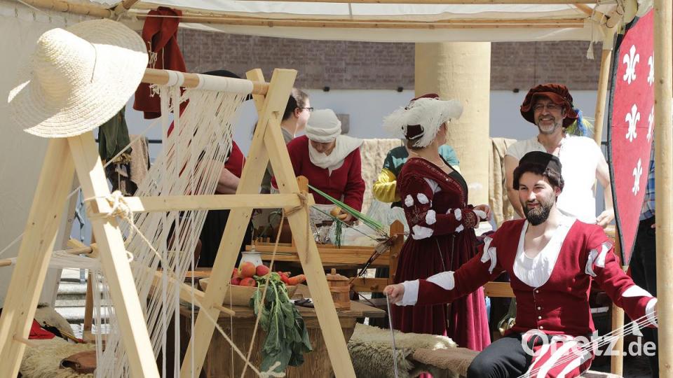 Das Sulzbacher Stiberfähnlein hat seine eigenen historischen Sehenswürdigkeiten dabei. Bild: Wolfgang Steinbacher