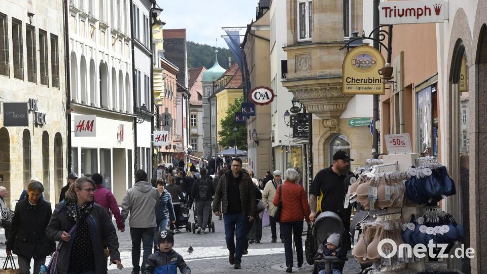 Für gewöhnlich bietet die Fußgängerzone aber genügend Platz zum Flanieren. Bild: Petra Hartl