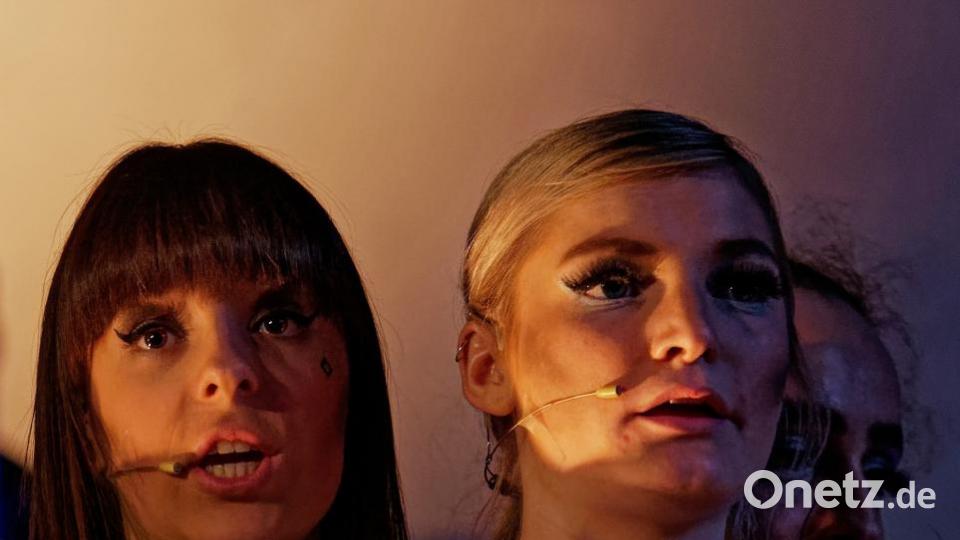 Mit seiner Bühnenversion des Romans &quot;A Clockwork Orange&quot; von Anthony Burgess lässt das Ovigo-Theater die Droogs um Gangchef Alex am Freitag und Samstag auf das Publikum in der Waldsassener Glashütte Lamberts los. Bild: tr