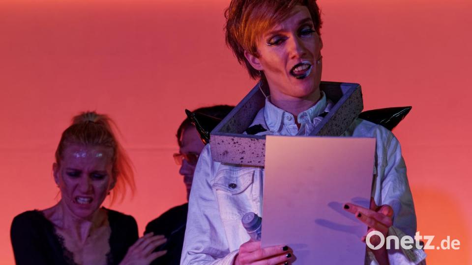 Mit seiner Bühnenversion des Romans &quot;A Clockwork Orange&quot; von Anthony Burgess lässt das Ovigo-Theater die Droogs um Gangchef Alex am Freitag und Samstag auf das Publikum in der Waldsassener Glashütte Lamberts los. Bild: tr