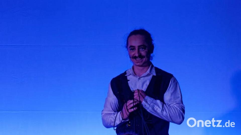 Mit seiner Bühnenversion des Romans &quot;A Clockwork Orange&quot; von Anthony Burgess lässt das Ovigo-Theater die Droogs um Gangchef Alex am Freitag und Samstag auf das Publikum in der Waldsassener Glashütte Lamberts los. Bild: tr