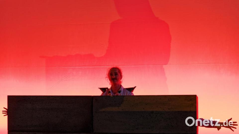 Mit seiner Bühnenversion des Romans &quot;A Clockwork Orange&quot; von Anthony Burgess lässt das Ovigo-Theater die Droogs um Gangchef Alex am Freitag und Samstag auf das Publikum in der Waldsassener Glashütte Lamberts los. Bild: tr