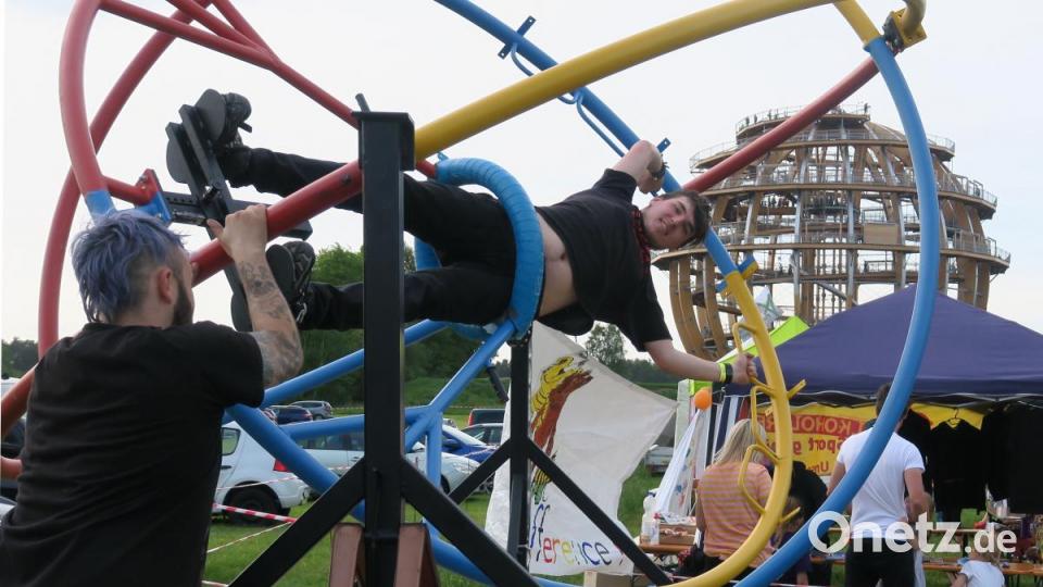 Im "Aerotrim" im Raum schweben: Das Jugendzentrum Burglengenfeld machte es möglich. Bild: Hirsch
