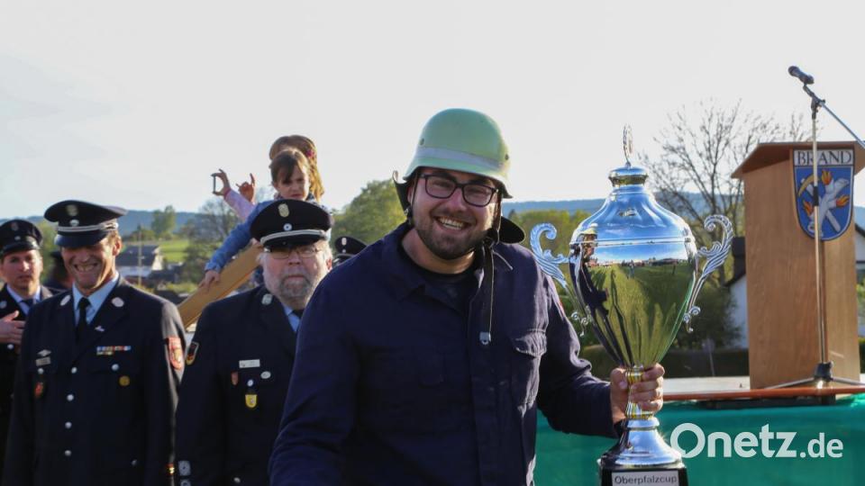 So sehen Sieger aus. Die Feuerwehr Gebelkofen holte sich den Oberpfalzcup Bild: rw