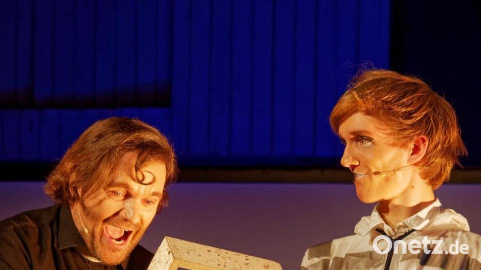 Mit seiner Bühnenversion des Romans &quot;A Clockwork Orange&quot; von Anthony Burgess lässt das Ovigo-Theater die Droogs um Gangchef Alex am Freitag und Samstag auf das Publikum in der Waldsassener Glashütte Lamberts los. Bild: tr