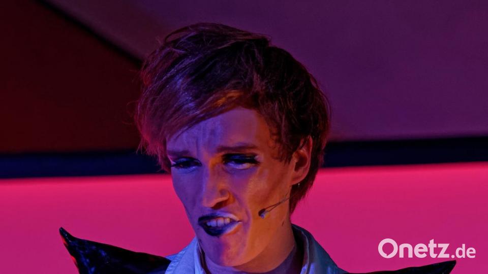 Mit seiner Bühnenversion des Romans &quot;A Clockwork Orange&quot; von Anthony Burgess lässt das Ovigo-Theater die Droogs um Gangchef Alex am Freitag und Samstag auf das Publikum in der Waldsassener Glashütte Lamberts los. Bild: tr