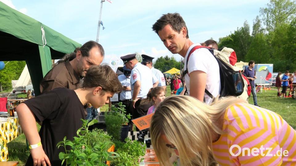 Pflanzen mit allen Sinnen wahrnehmen: Das machte der Kreisverband für Gartenbau möglich. Bild: Hirsch