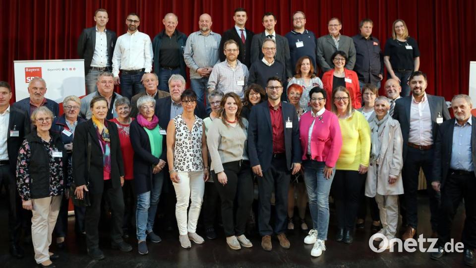 Diese Kandidaten wollen 2020 für die SPD in den Stadtrat. Nicht alle 40 Gewählten waren am Freitag anwesend. Bild: Wolfgang Steinbacher