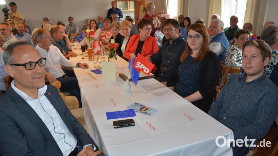 Die SPD-Politprominenz in Konnersreuth, hier mit MdEP Ismail Ertug (links), Juso-Bundesvorsitzendem Kevin Kühnert und Bayerns Juso-Chefin Anna Tanzer (von rechts). Bild: jr