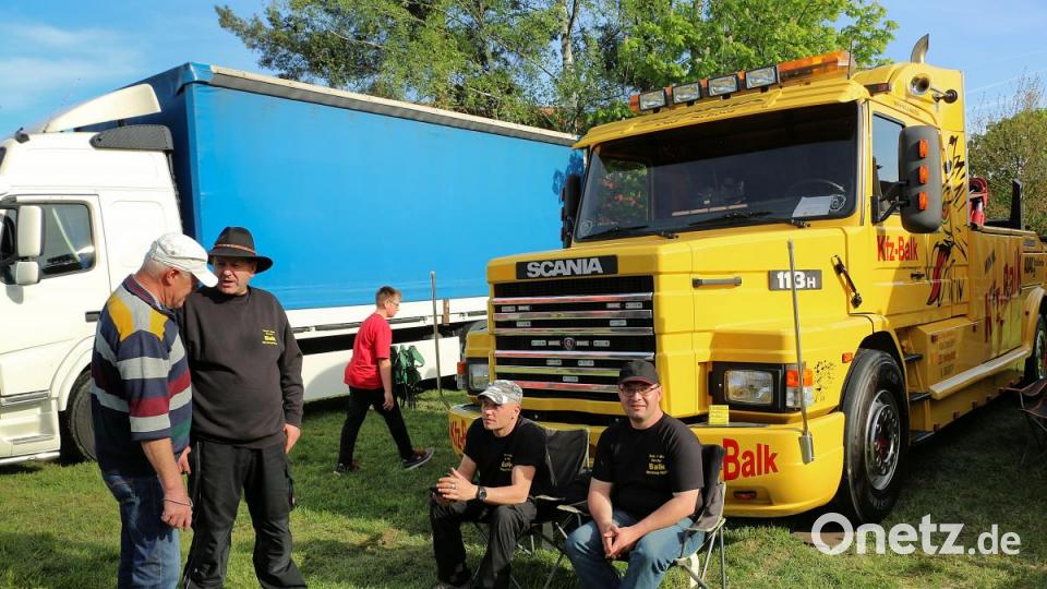 Gespräche zwischen Truckern und Festbesuchern. Bild: bsc