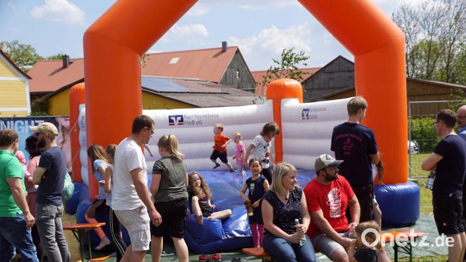 Fahrzeugsegung FFW Zinst: Die Kinder hatten ihren Spaß. Bild: bkr