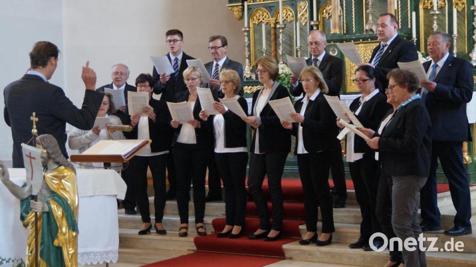 DEr Kirchenchor St. Nikolaus Weiding unter der Leitung von Alexander Lottner Bild: weu