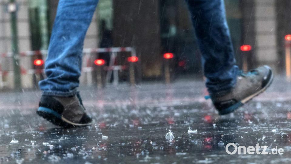 Gewitter und heftige Regenfälle Einsatzkräfte vielerorts in Deutschland in Alarmbereitschaft versetzt. Bild: Paul Zinken