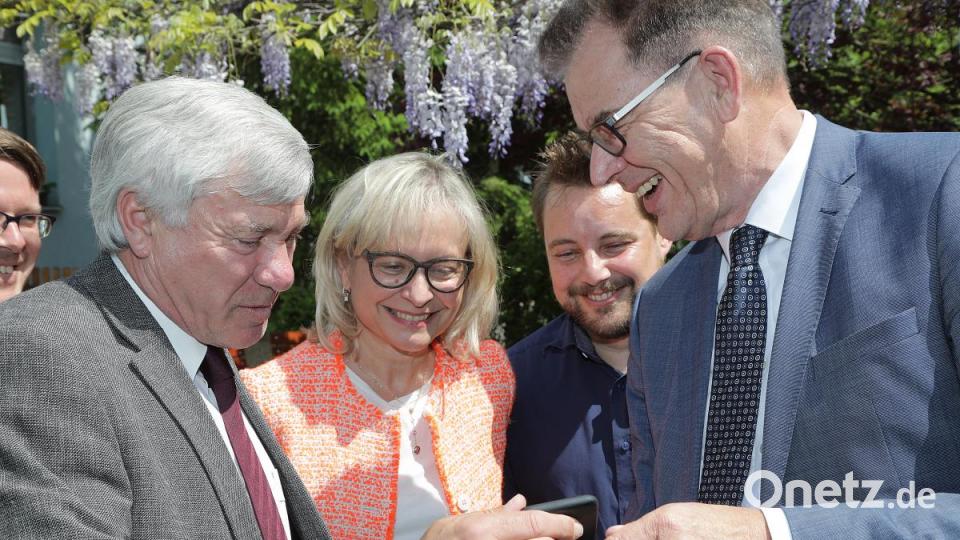 Minister Gerd Müller (rechts) zu Besuch bei der Amberger CSU. Bild: Wolfgang Steinbacher