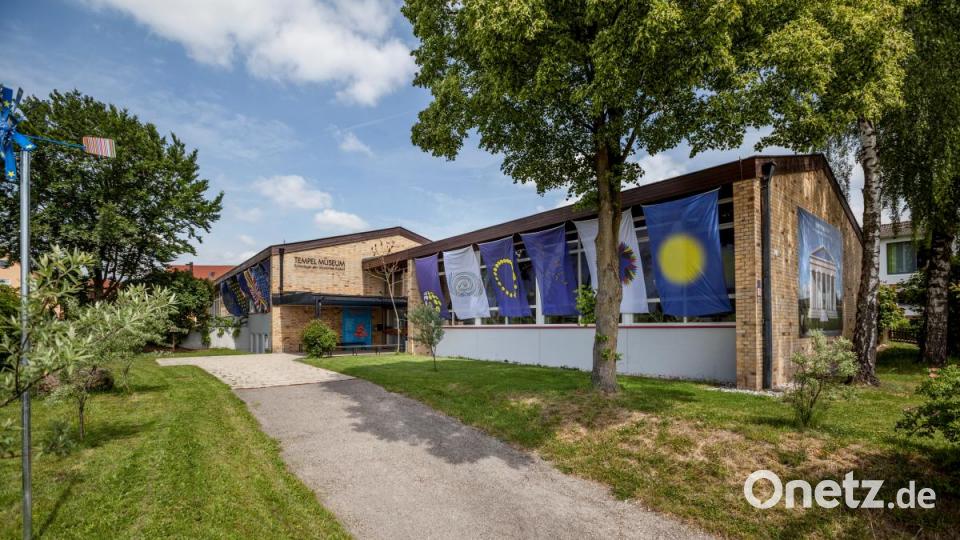 Von Den Haag nach Etsdorf: 2015 waren die Entwürfe internationaler Künstler für eine neue Europafahne im Tempelmuseum zu sehen. Bild: Marcus Rebmann