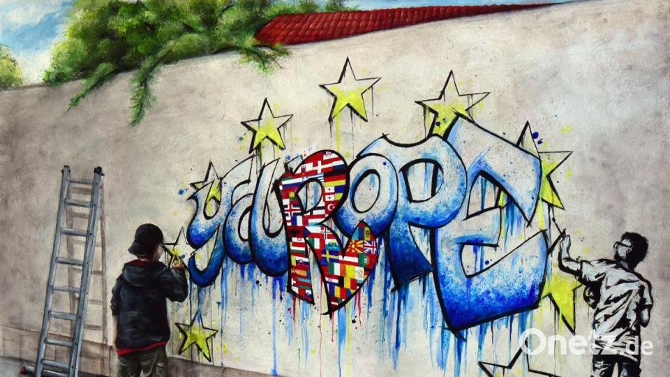 &quot;Yourope&quot;: Ein modernes Bekenntnis zu Europa im öffentlichen Raum. Bild: Acryl von Nadja Uschold (19) , 13. Klasse