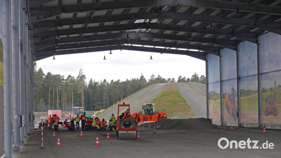Impressionen von den Einbautagen bei der Hamm AG in Tirschenreuth Bild: tr
