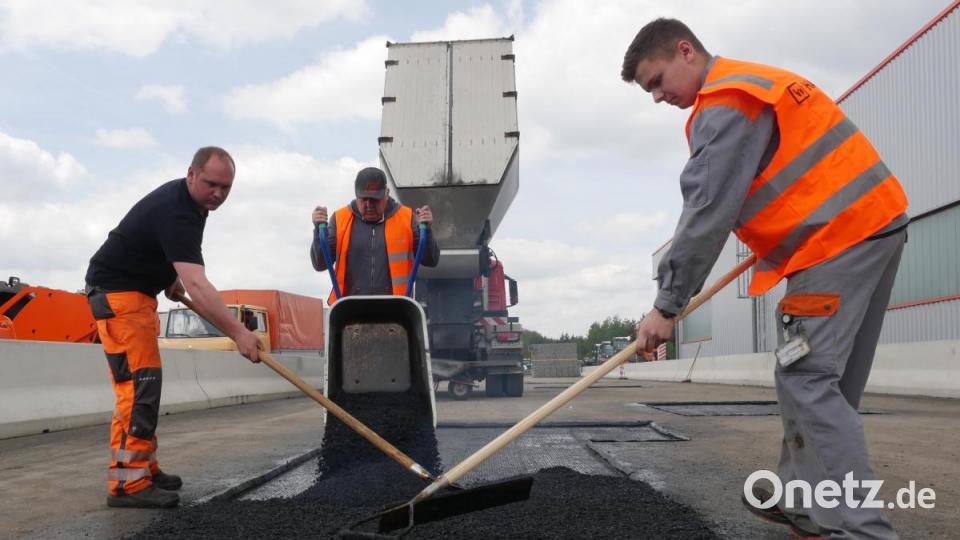Impressionen von den Einbautagen bei der Hamm AG in Tirschenreuth Bild: tr
