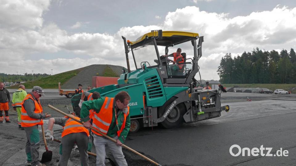 Impressionen von den Einbautagen bei der Hamm AG in Tirschenreuth Bild: tr