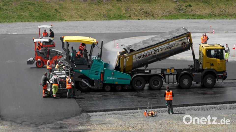Impressionen von den Einbautagen bei der Hamm AG in Tirschenreuth Bild: tr