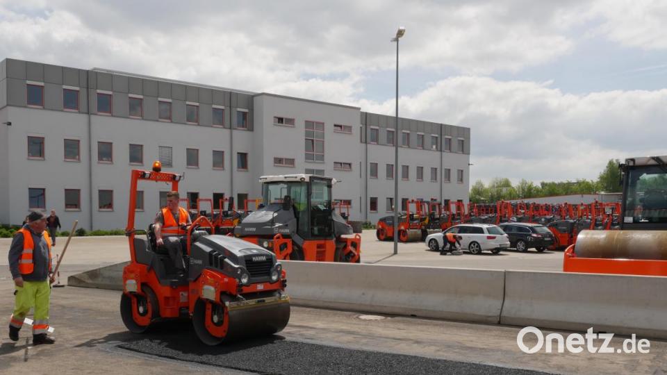 Impressionen von den Einbautagen bei der Hamm AG in Tirschenreuth Bild: tr