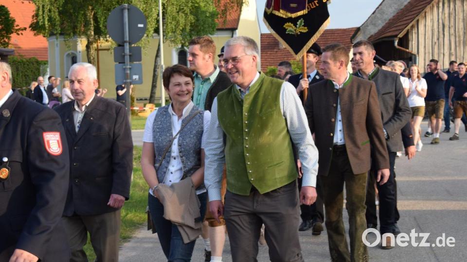 Auch sie freuten sich auf drei tolle Tage. Ehrenschirmherr Albert Meier und Schirmherr Richard Tischler mit Ehefrau Evi waren gut gelaunt. Bild: bnr