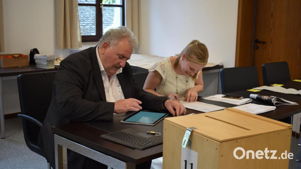 Die Auszählung der Wahlergebnisse der Europa-Wahl 2019 im Landratsamt in Tirschenreuth. Bild: szl