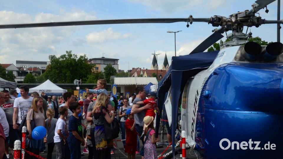 Anstehen musste man, um in den Heli zu gelangen. Bild: Kunz