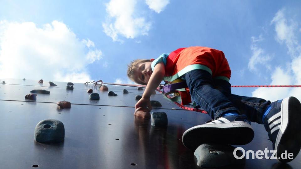Auf der Kletterwand der Bergwacht hoch hinaus. Bild: Kunz