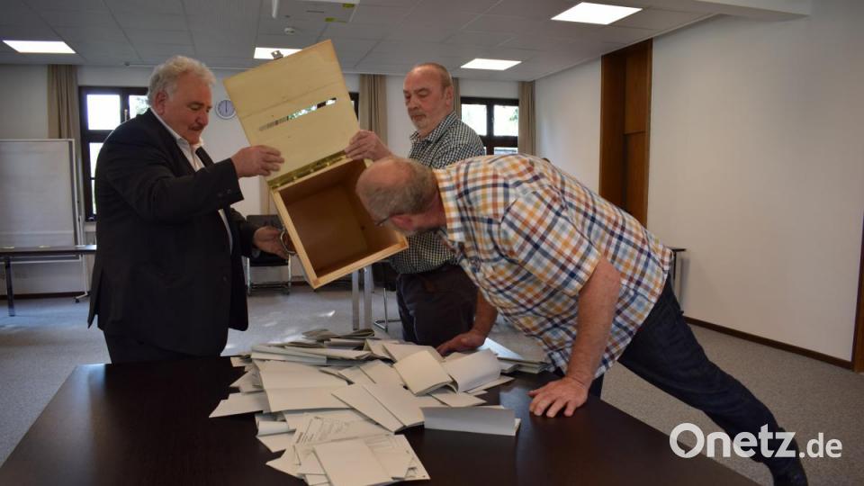 Die Auszählung der Wahlergebnisse der Europa-Wahl 2019 im Landratsamt in Tirschenreuth. Bild: szl