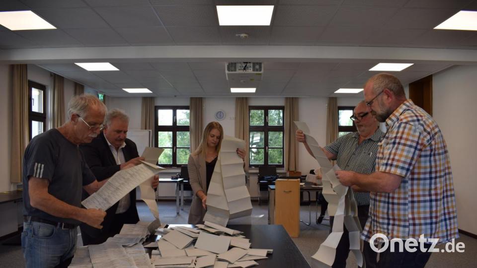 Die Auszählung der Wahlergebnisse der Europa-Wahl 2019 im Landratsamt in Tirschenreuth. Bild: szl