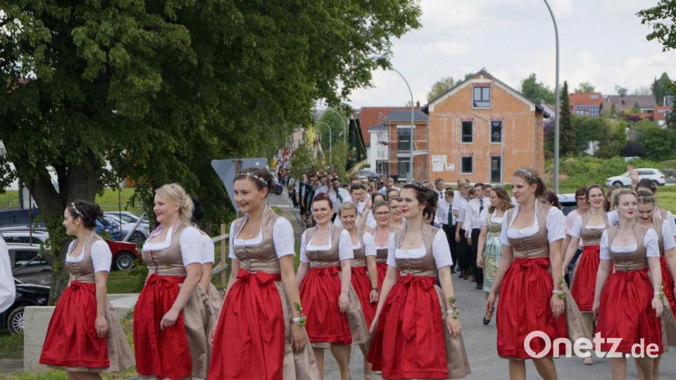 So war der Festzug in Püchersreuth. Bild: arw