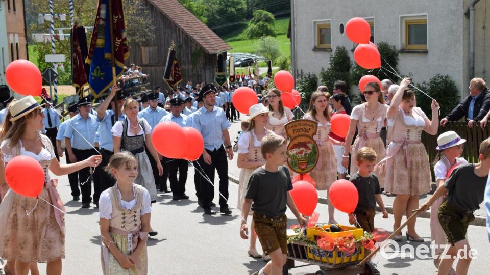 Die Fronhofer Festdamen übten schon einmal für ihr Fest. Bild: bnr