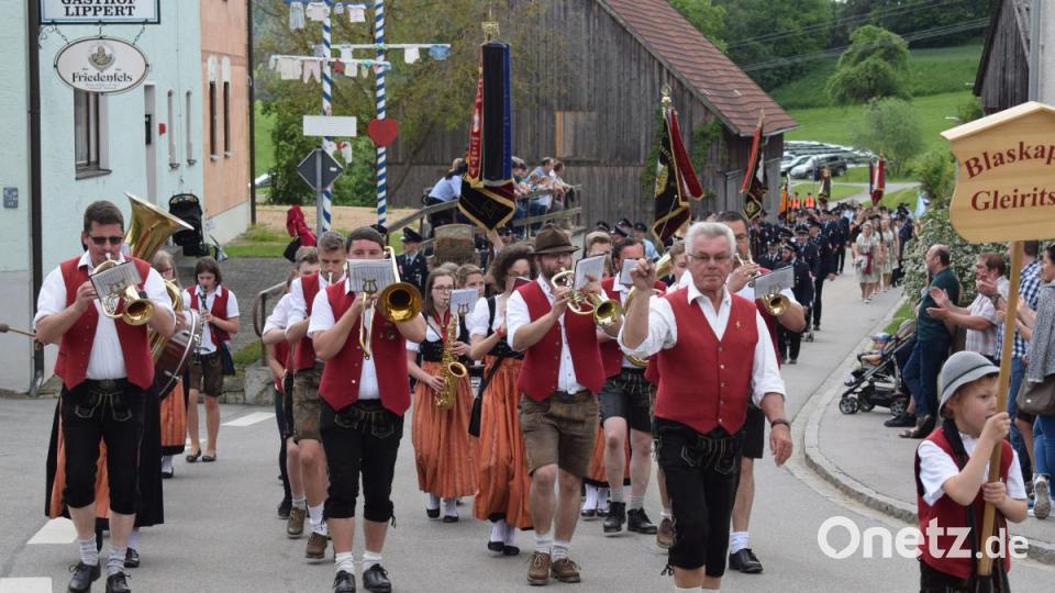 Die Blaskapellen gab den Ton an und ernteten begeisterten Beifall. Bild: bnr