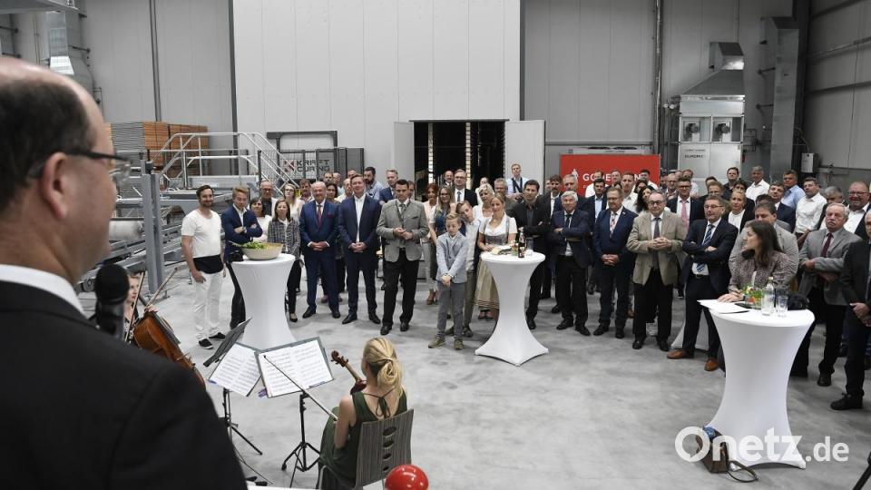 Festakt zur Einweihung der neuen Halle. Bild: Petra Hartl